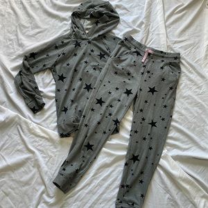 Super soft jogging set. 32 Celsius heat, size M (10/12) worn only twice. Bundle!